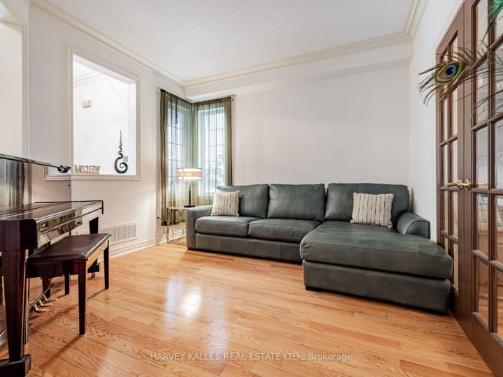 Photo 4 at 12 Barberry Crescent, Oak Ridges, Richmond Hill