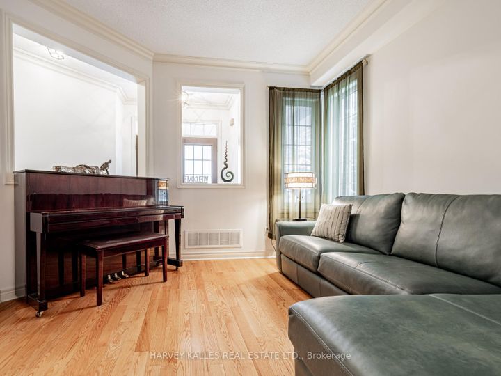 Photo 5 at 12 Barberry Crescent, Oak Ridges, Richmond Hill