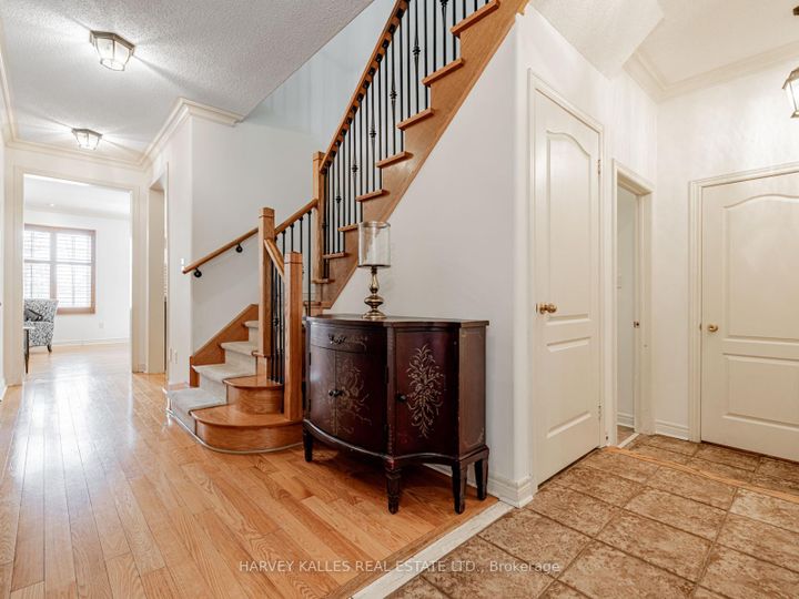 Photo 7 at 12 Barberry Crescent, Oak Ridges, Richmond Hill