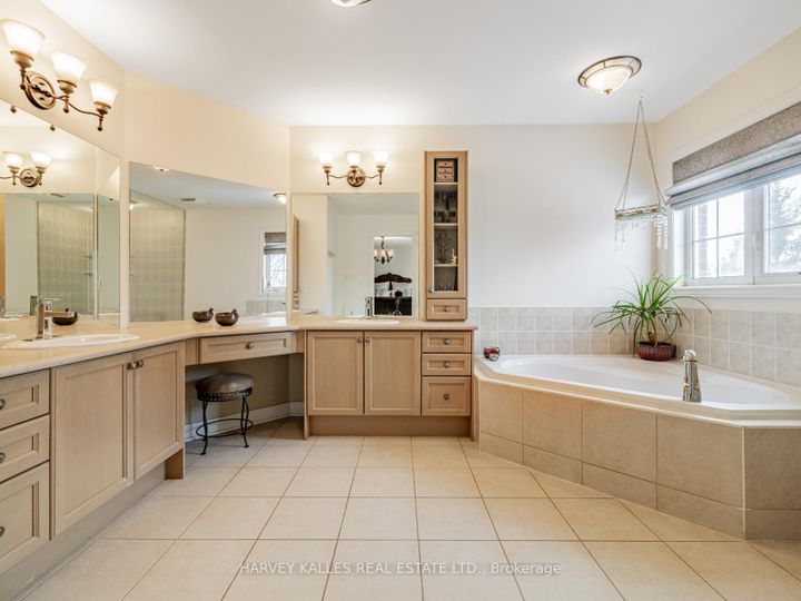 Photo 24 at 12 Barberry Crescent, Oak Ridges, Richmond Hill