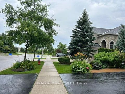 Photo 1 at 12 Barberry Crescent, Oak Ridges, Richmond Hill