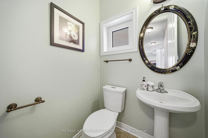 Photo 11 at 2070 Willhaven Trail, WM Westmount, Oakville