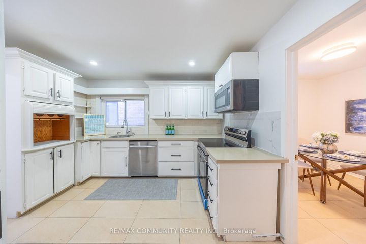 Photo 5 at 180 Severn Street, McLaughlin, Oshawa