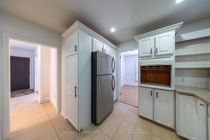 Photo 8 at 180 Severn Street, McLaughlin, Oshawa