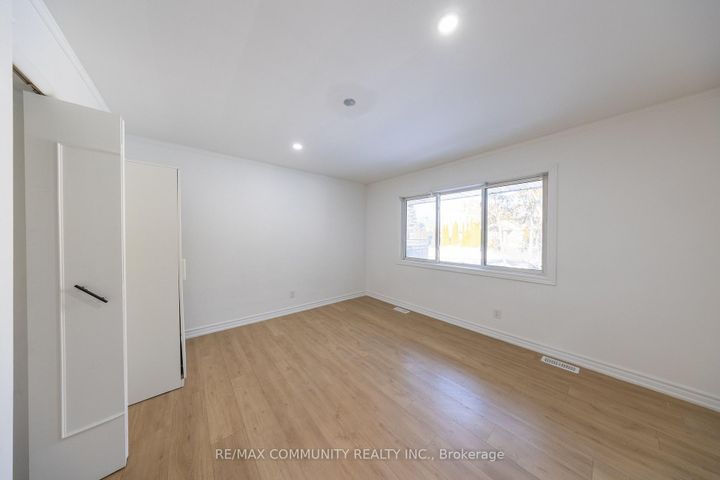 Photo 12 at 180 Severn Street, McLaughlin, Oshawa