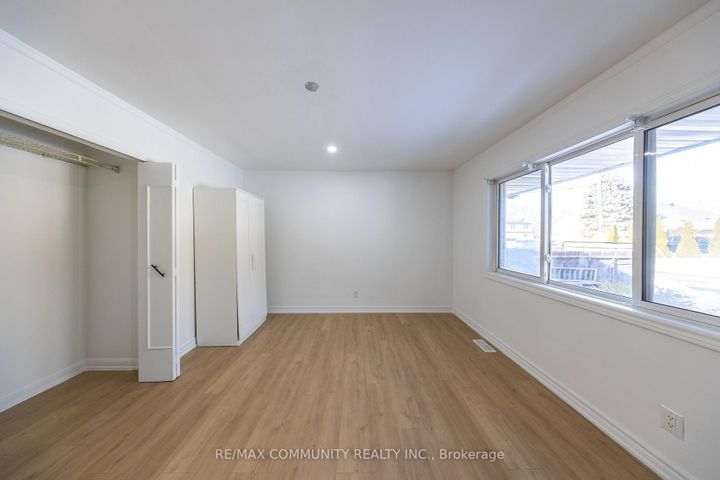 Photo 13 at 180 Severn Street, McLaughlin, Oshawa