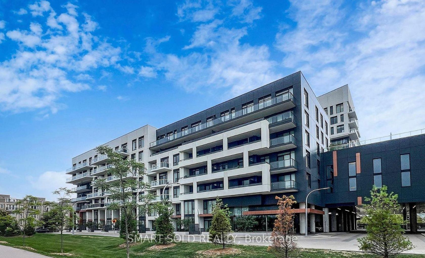 608 - 18 Rouge Valley Drive W, Unionville, Markham photo number 2