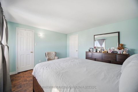 Photo 12 at 7493 Bybrook Drive, Malton, Mississauga