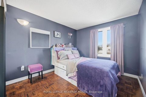 Photo 14 at 7493 Bybrook Drive, Malton, Mississauga