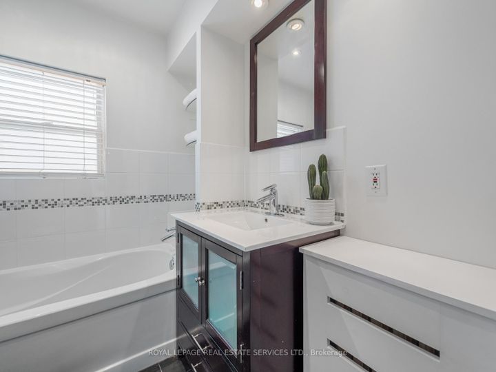 Photo 30 at 231 Fairview Avenue, Junction Area, Toronto