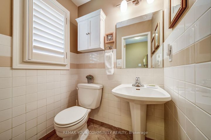 Photo 4 at 10 - 115 Avenue Road, North Richvale, Richmond Hill