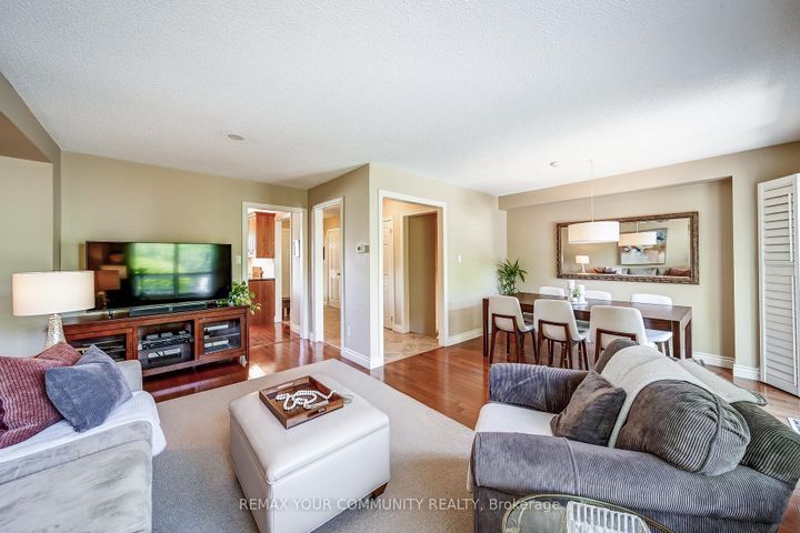 Photo 8 at 10 - 115 Avenue Road, North Richvale, Richmond Hill