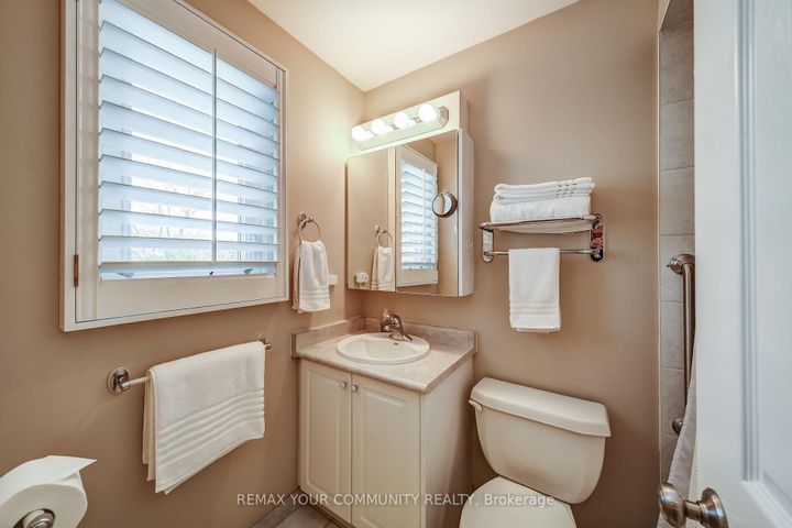 Photo 23 at 10 - 115 Avenue Road, North Richvale, Richmond Hill