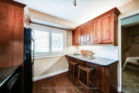 Photo 7 at 10 - 115 Avenue Road, North Richvale, Richmond Hill