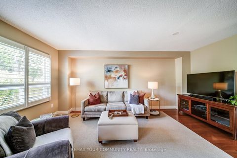 Photo 9 at 10 - 115 Avenue Road, North Richvale, Richmond Hill