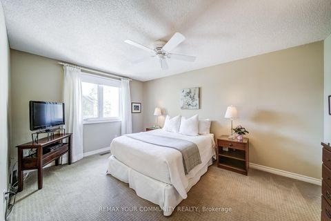 Photo 21 at 10 - 115 Avenue Road, North Richvale, Richmond Hill