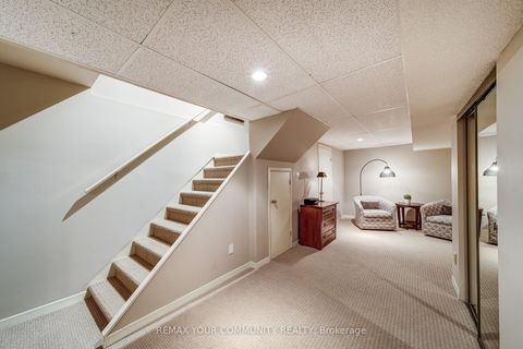 Photo 24 at 10 - 115 Avenue Road, North Richvale, Richmond Hill