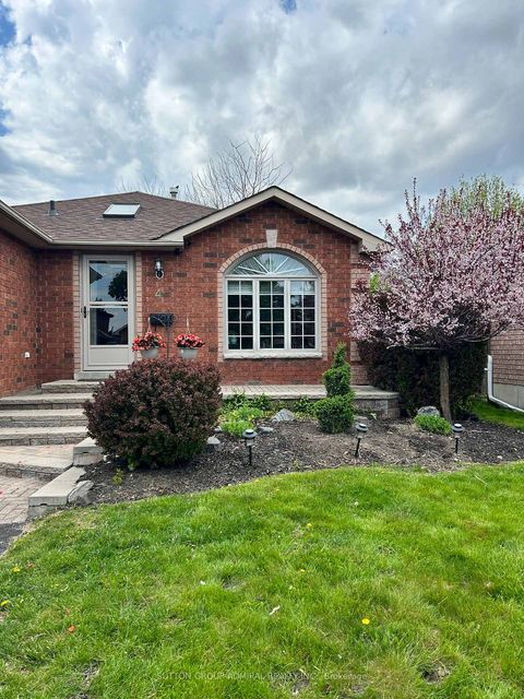 Photo 1 at 4 Irish Lane, Grove East, Barrie