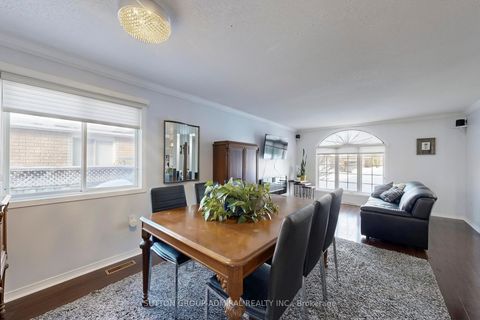 Photo 7 at 4 Irish Lane, Grove East, Barrie