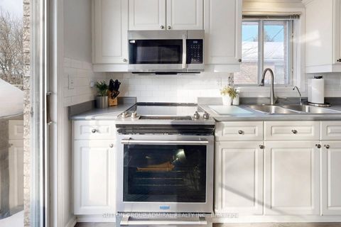 Photo 12 at 4 Irish Lane, Grove East, Barrie