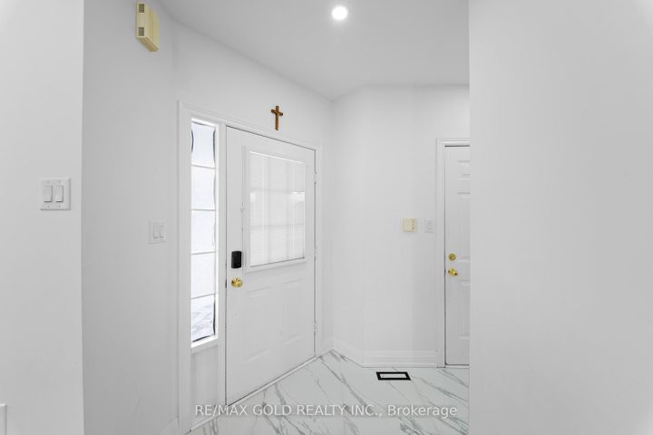 Photo 6 at 18 Russell Street, Georgetown, Halton Hills