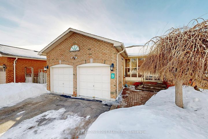 Photo 2 at 9 COATES Crescent, Oak Ridges Lake Wilcox, Richmond Hill