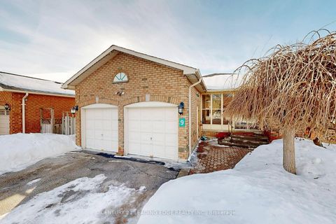 Photo 2 at 9 COATES Crescent, Oak Ridges Lake Wilcox, Richmond Hill