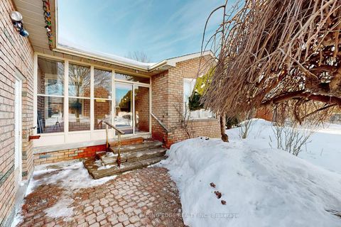 Photo 3 at 9 COATES Crescent, Oak Ridges Lake Wilcox, Richmond Hill