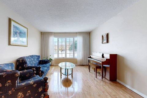 Photo 7 at 9 COATES Crescent, Oak Ridges Lake Wilcox, Richmond Hill