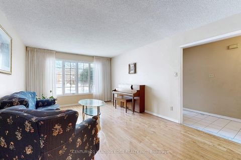 Photo 9 at 9 COATES Crescent, Oak Ridges Lake Wilcox, Richmond Hill