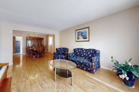 Photo 10 at 9 COATES Crescent, Oak Ridges Lake Wilcox, Richmond Hill