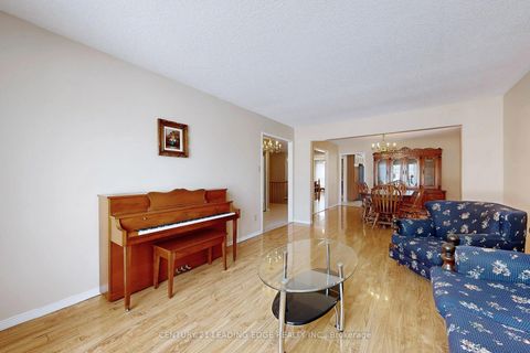 Photo 12 at 9 COATES Crescent, Oak Ridges Lake Wilcox, Richmond Hill