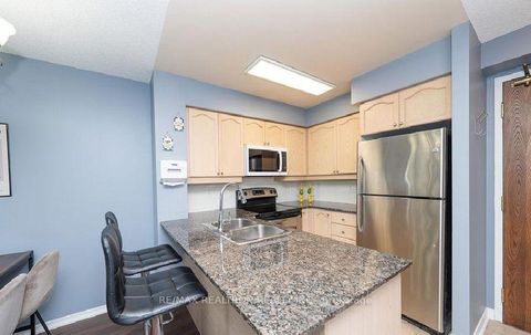 Photo 8 at 708 - 185 Oneida Crescent, Langstaff, Richmond Hill