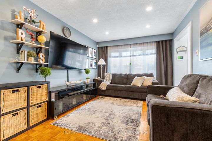 Photo 8 at 7656 Priory Crescent, Malton, Mississauga