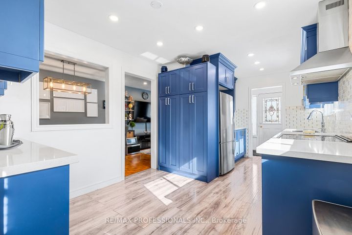 Photo 10 at 7656 Priory Crescent, Malton, Mississauga