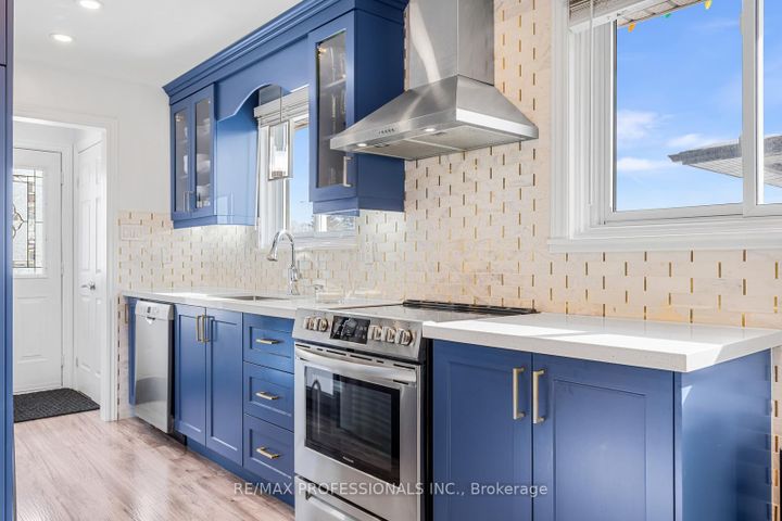 Photo 12 at 7656 Priory Crescent, Malton, Mississauga