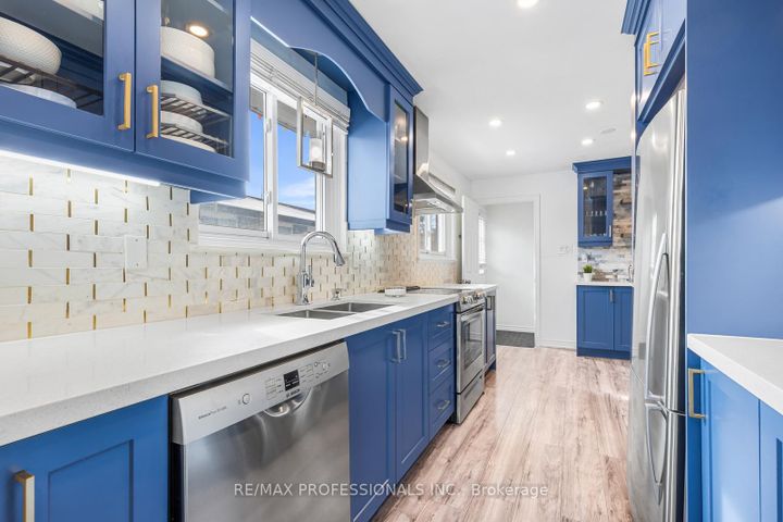 Photo 15 at 7656 Priory Crescent, Malton, Mississauga