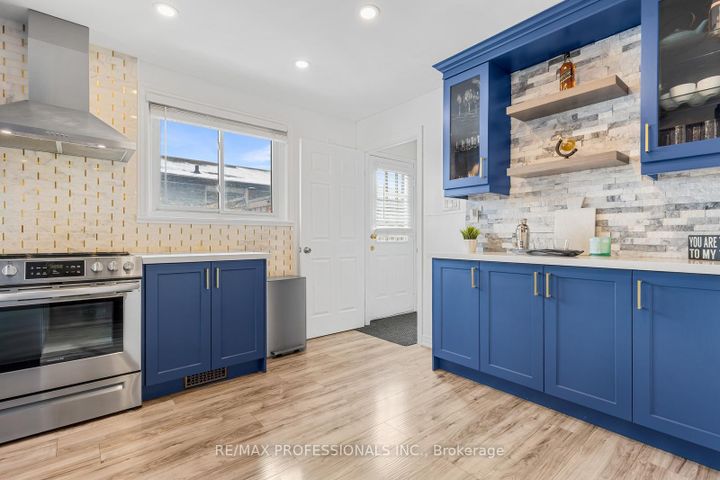 Photo 17 at 7656 Priory Crescent, Malton, Mississauga