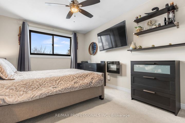 Photo 19 at 7656 Priory Crescent, Malton, Mississauga