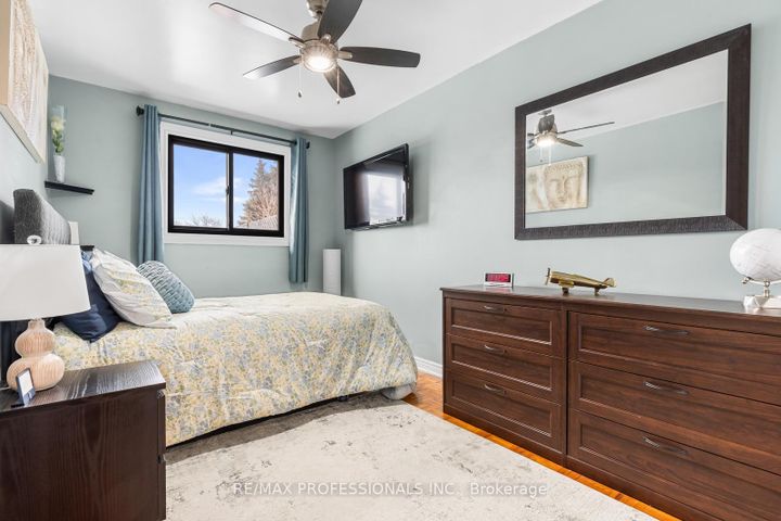 Photo 21 at 7656 Priory Crescent, Malton, Mississauga