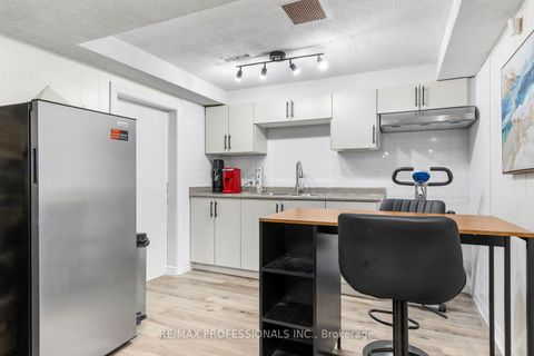 Photo 27 at 7656 Priory Crescent, Malton, Mississauga