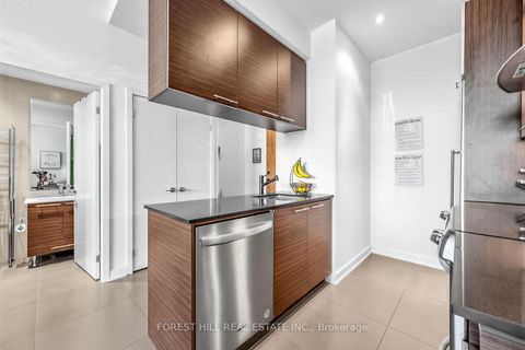 Photo 10 at 628 - 1 Market Street, Waterfront Communities C8, Toronto