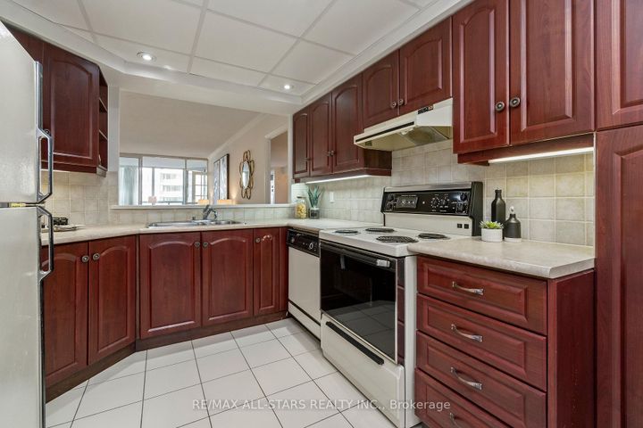 Photo 13 at 701 - 610 Bullock Drive, Markville, Markham