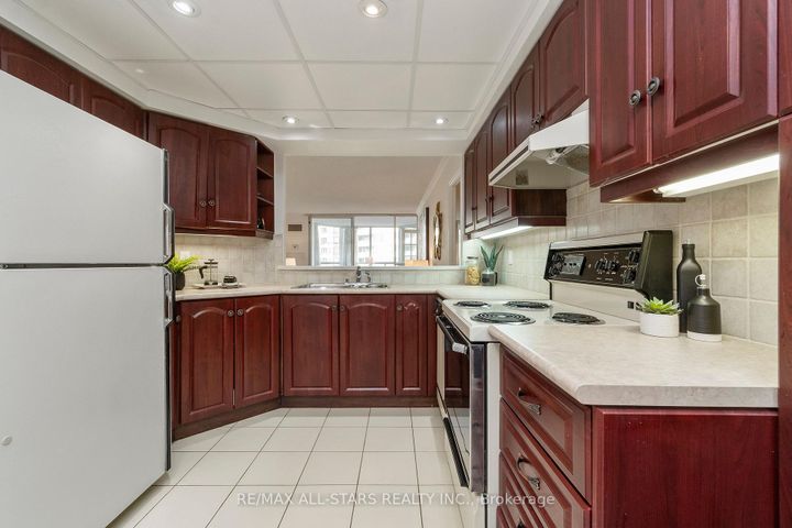 Photo 14 at 701 - 610 Bullock Drive, Markville, Markham