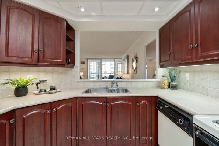 Photo 15 at 701 - 610 Bullock Drive, Markville, Markham