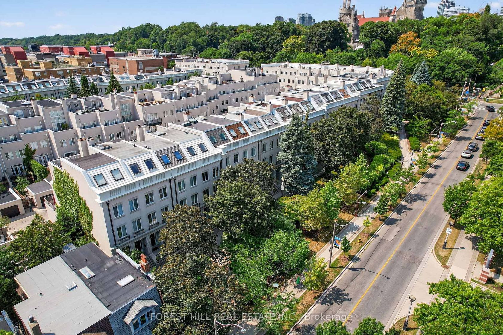 252 Spadina Road, Casa Loma, Toronto 