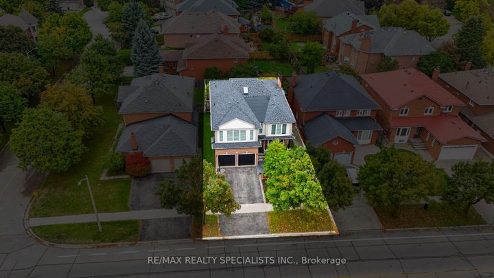 Photo 1 at 36 Devonsleigh Boulevard, Devonsleigh, Richmond Hill