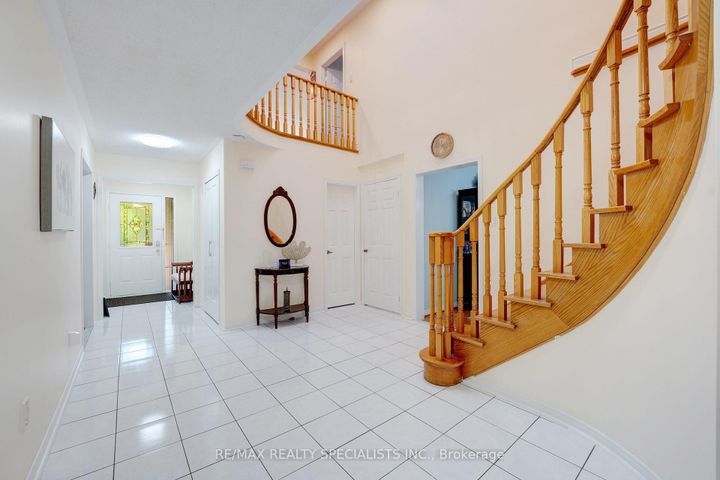 Photo 5 at 36 Devonsleigh Boulevard, Devonsleigh, Richmond Hill