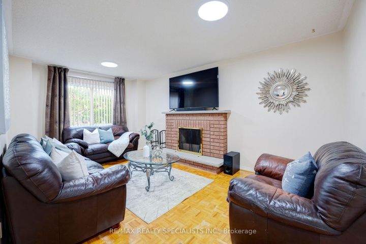 Photo 7 at 36 Devonsleigh Boulevard, Devonsleigh, Richmond Hill