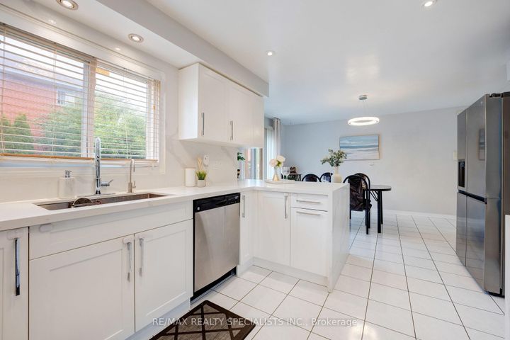 Photo 10 at 36 Devonsleigh Boulevard, Devonsleigh, Richmond Hill